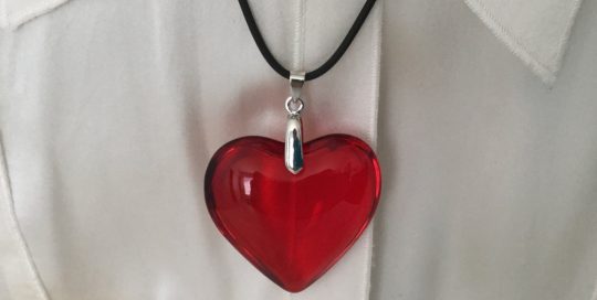 Large red glass heart-shaped pendant necklace -red